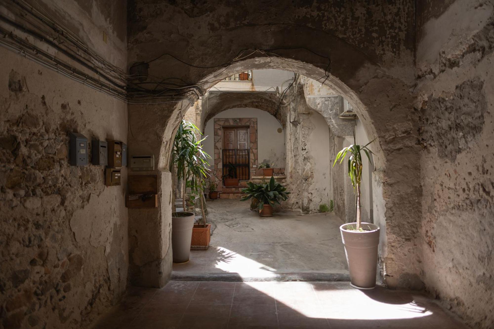 Cortile Gioeni Apartment Cefalú Exterior foto